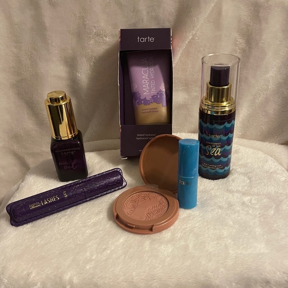 BRAND NEW*Tarte Makeup Kit with Free Bag!
